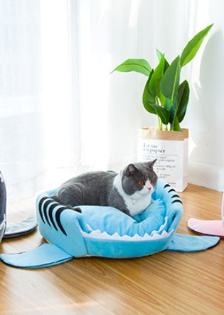 Dual-Purpose Shark Pet Bed for Small Dogs & Cats