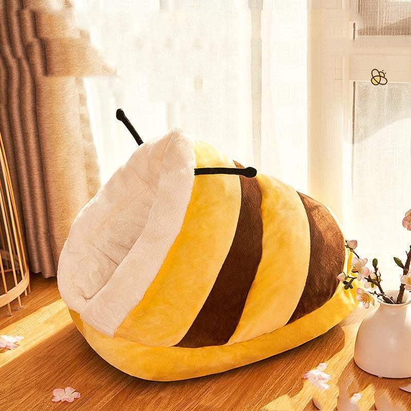 Winter Cat & Small Pet Bed with Cushion